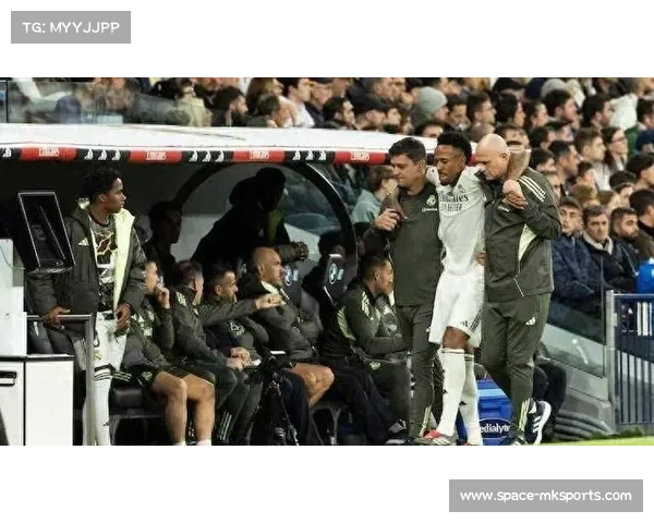 阿隆索三后卫体系逐渐成型,皇马边翼卫战术释放进攻活力 阿隆索三后卫体系逐渐成型,皇马边翼卫战术释放进攻活力